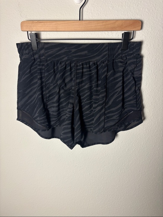 lululemon athletica Pants - Lululemon Hotty Hot Low Rise Short 4"
Le Tigre Camo Deep Coal Multi/Black W7AUIT